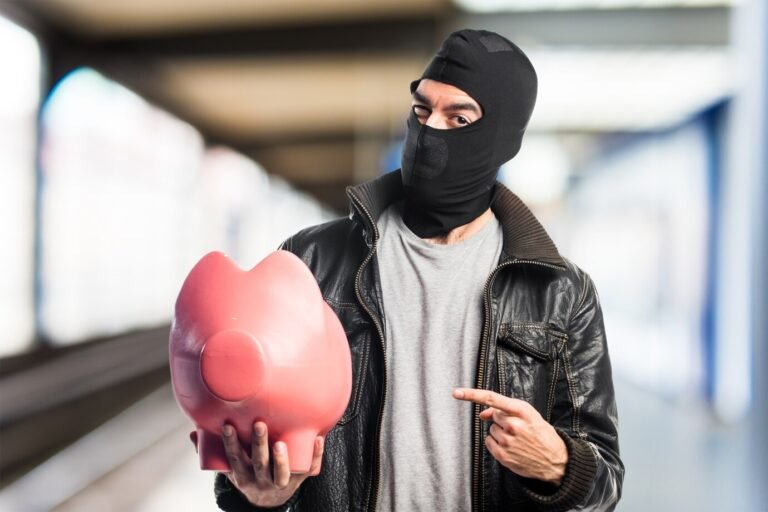 robber holding piggybank 1368 6332