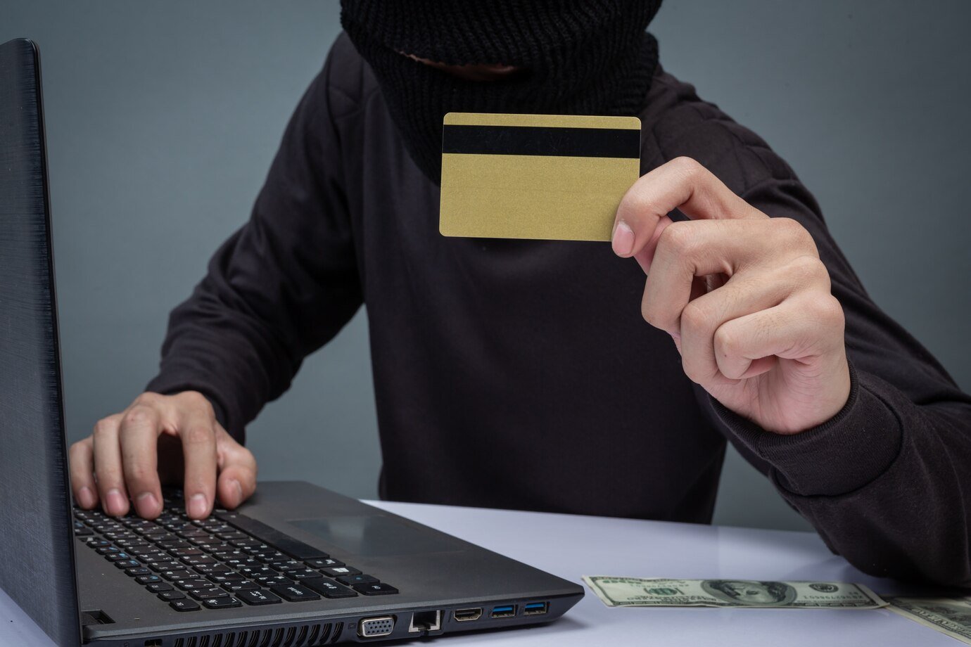 thieves hold credit cards using laptop computer password hacking activities 1150 15154